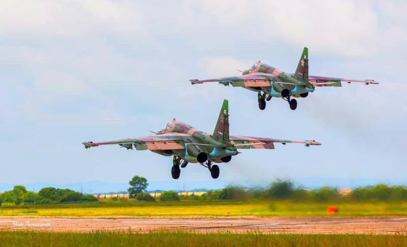 Видеохроника яростных бомбежек Хан Тумана российскими ВКС