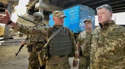 Порошенко раздавил снаряд