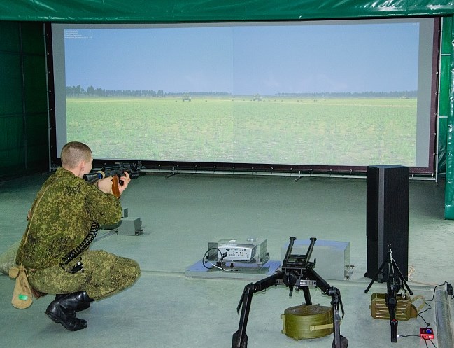 Новобранцы постигают азы военной науки на компьютерных тренажерах