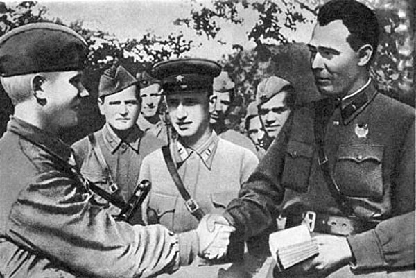 Как подвиг Малой земли в анекдот превращали