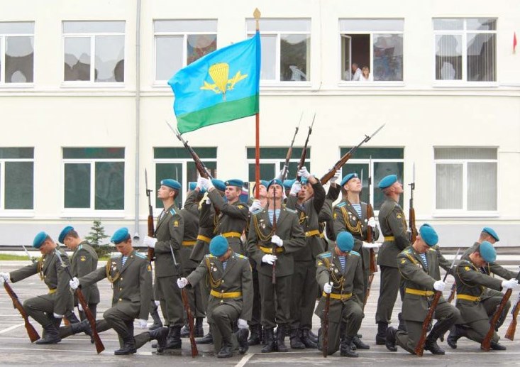 Лучших бойцов училища ВДВ выбрали в Рязани