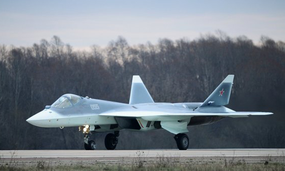 Истребитель Т-50 через год поступит на вооружение армии РФ
