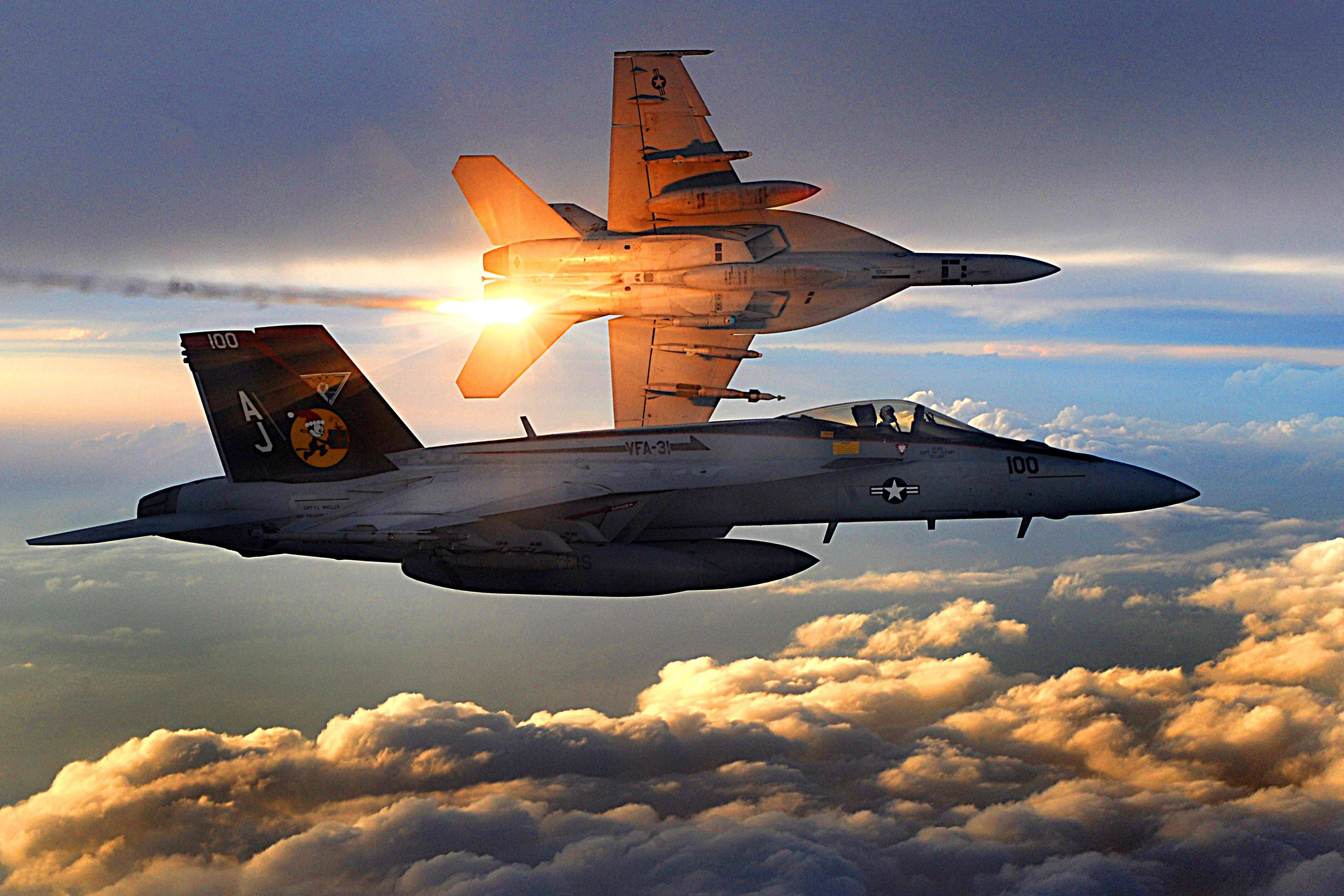 Американские FA-18 попытались помешать российским ВКС в Сирии