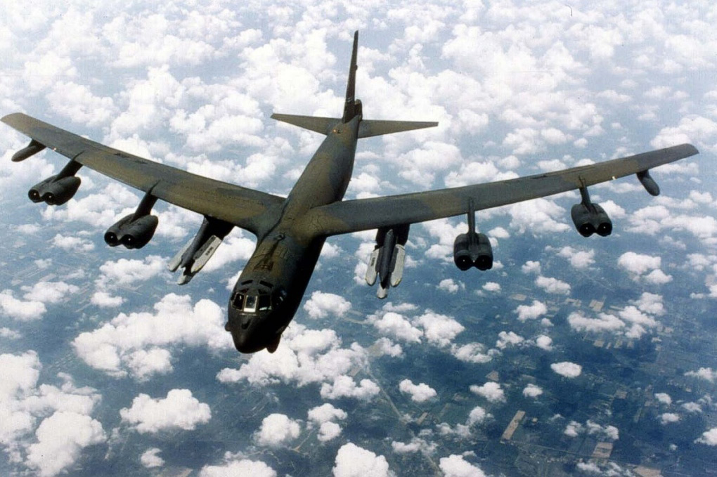 Бомбардировщики США на Российской границе. Калининград заблокирован минами