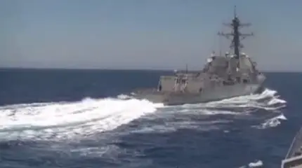 Обнародовано видео опасного сближения эсминца США с российским кораблем