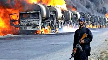 Колонна нефтевозов ИГ уничтожена сирийской авиацией у границы с Ираком