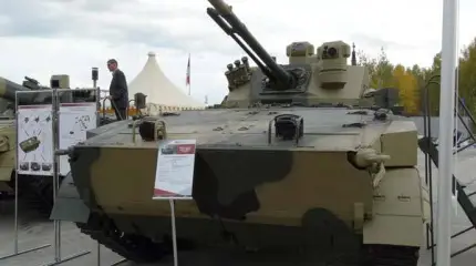 Новый гусеничный бронетранспортер впервые покажут на «Армии-2016»