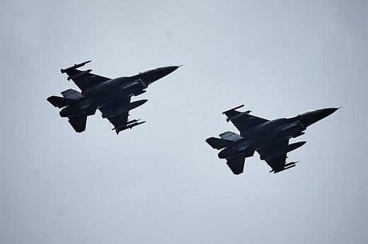 Польские F-16 перехватили и заставили сесть российский спортивный самолет