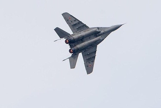 Летчики ЮВО перехватили ночью ракетоносцы условного противника