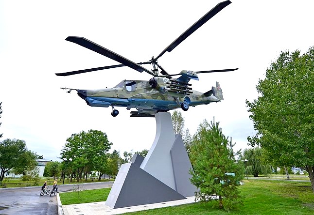 В Арсеньеве открыли памятник знаменитой "Черной акуле"