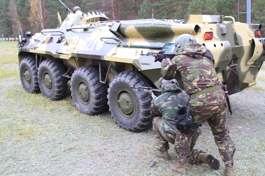 Спецназ "Гепард" при поддержке БТР-80 провел боевые стрельбы