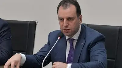 В Армении гражданский министр обороны