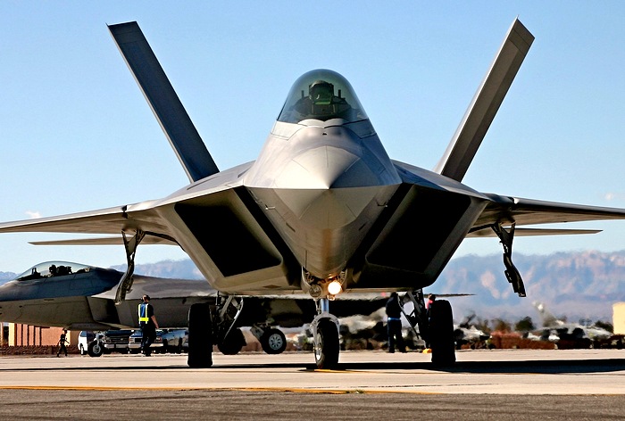Истребители F-22 начали облезать
