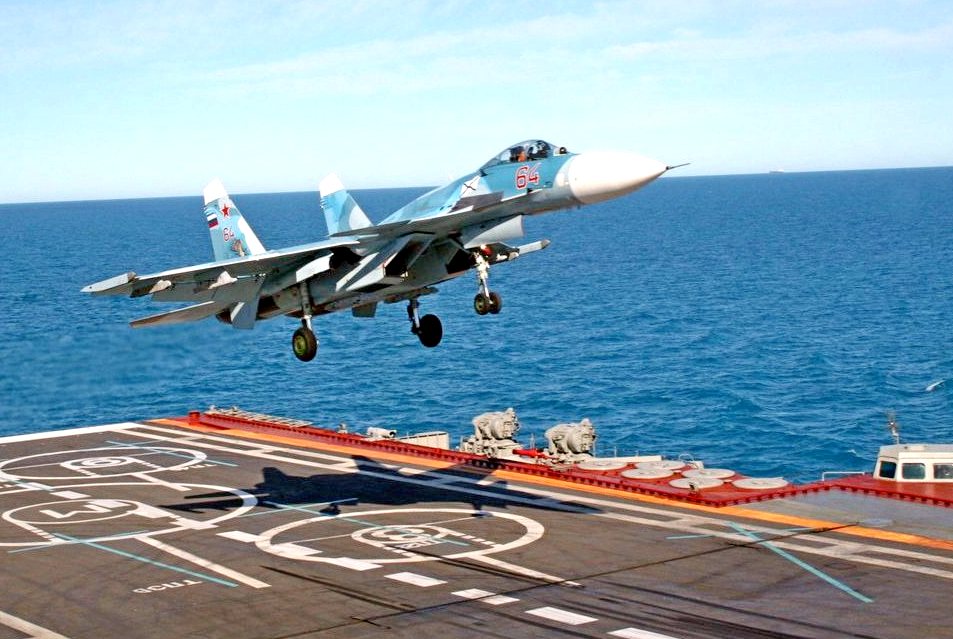 Су-33 упал в море при посадке на «Адмирала Кузнецова»