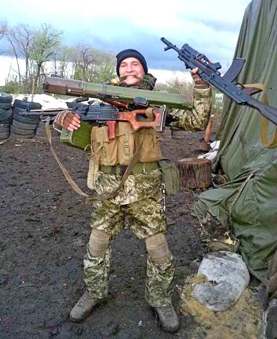 Боевик «Айдара» найден повешенным на дереве в парке