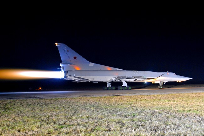 Шесть Ту-22М3 нанесли удар по объектам боевиков в Сирии