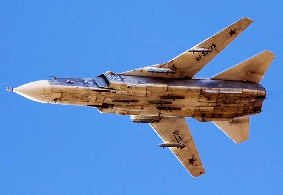 Три Су-24М запугали американский эсминец в Черном море