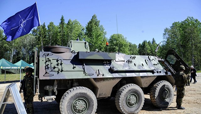 Автомобиль НАТО сгорел во время учений в Эстонии