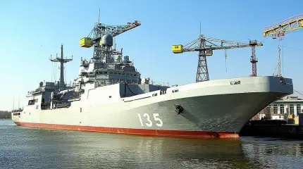 ВМФ готовится принять два новейших десантных корабля