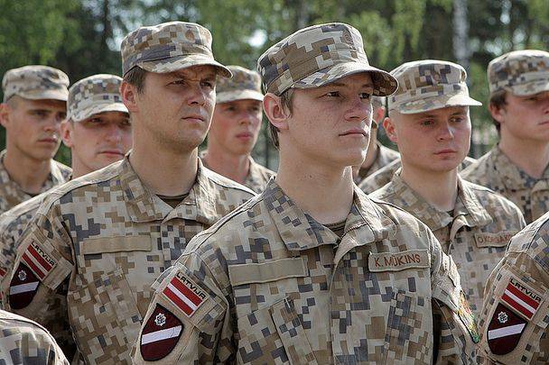 В Латвии за незаконное ношение формы со знаками отличия ВС штраф 2000 евро