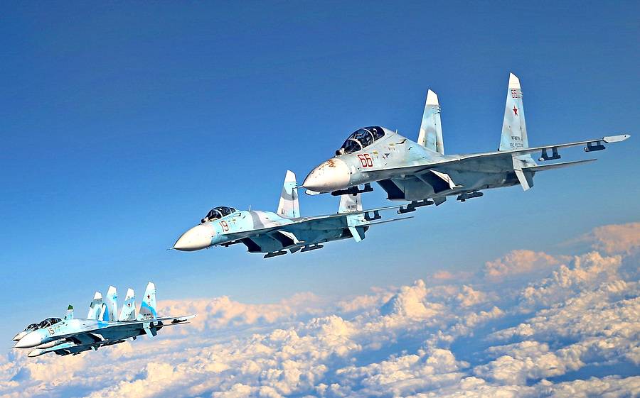 Одновременный пуск восьми ракет с 4 истребителей Су-27 попал на видео