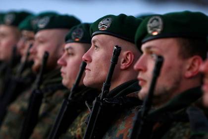 Пьяные немецкие солдаты разгромили бар в Литве