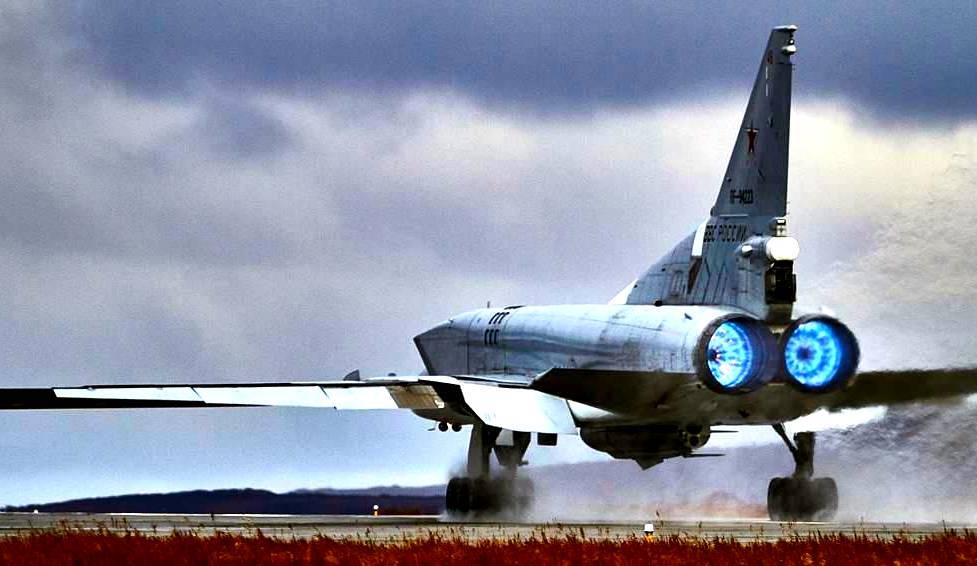 Шесть Ту-22М3 нанесли удар по объектам террористов в Сирии