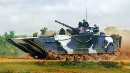 Китайские военные представили «самый быстрый» плавающий танк