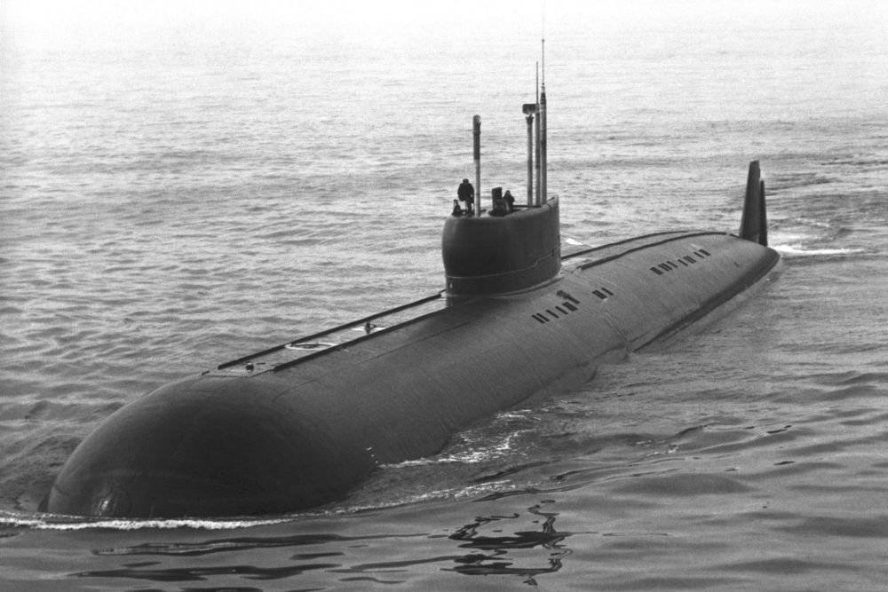 Как "Золотая рыбка" гоняла авианосец США по Атлантике