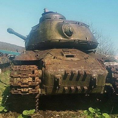 На кладбище военной техники найден танк "Иосиф Сталин"