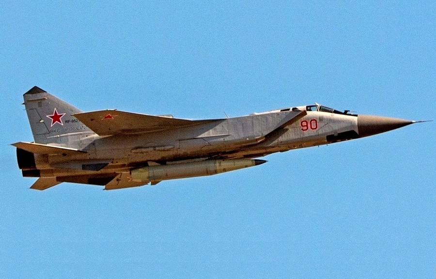 Над Красной площадью пролетит МиГ-31 с «Кинжалом»