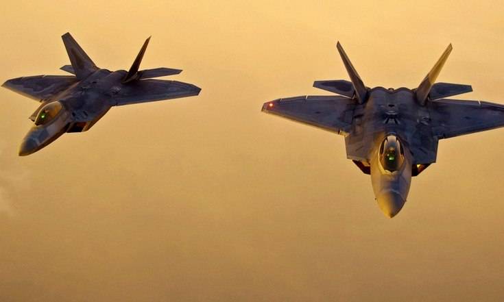 США создадут гибрид истребителей F-22 и F-35