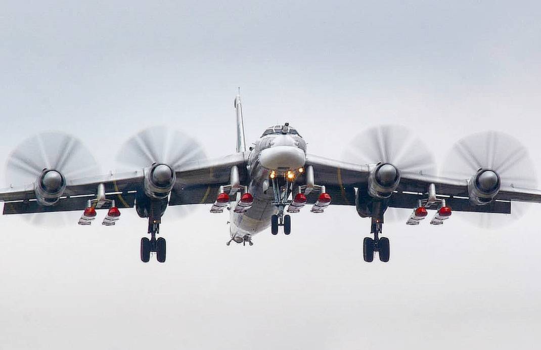 Российские ракетоносцы у Аляски застали американцев врасплох