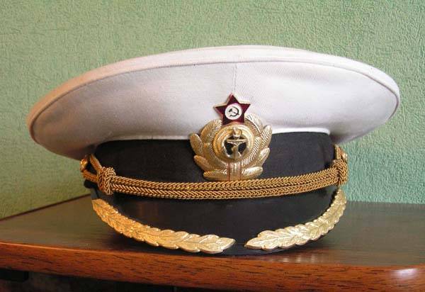 Фуражки, пошитые в Баку и Тбилиси и авианосец для Аральского моря