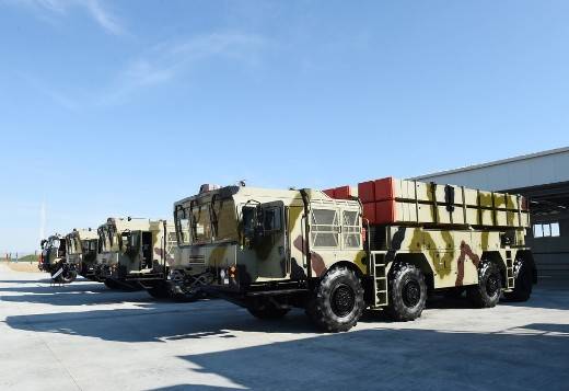 Азербайджан показал новейшие РСЗО "Полонез" и ОТРК LORA