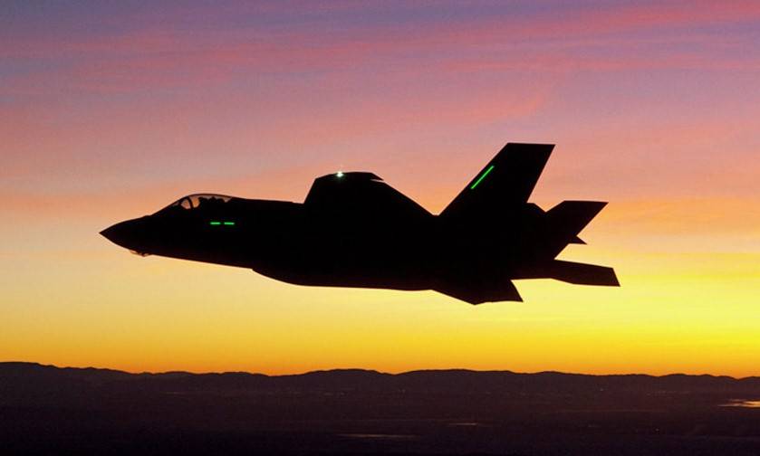 В Европе устроили бой между F-22 и F-35