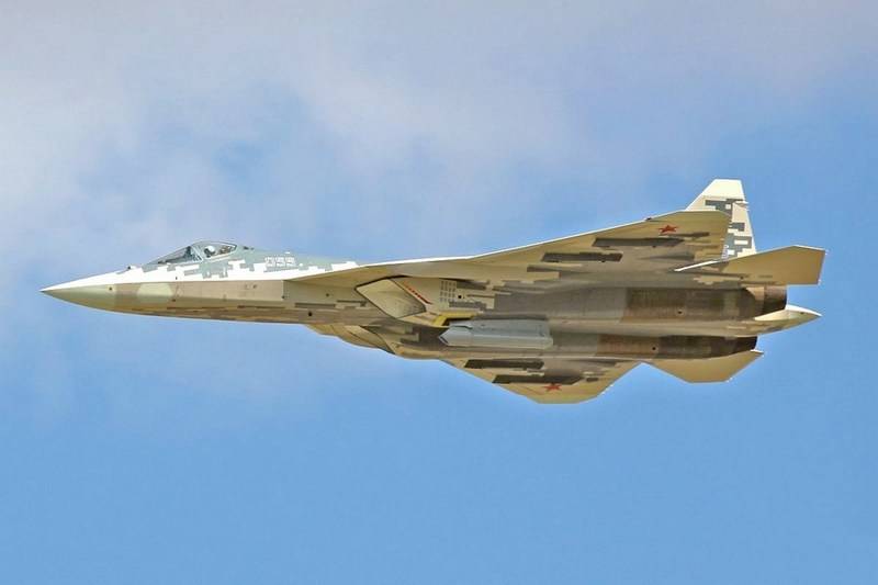 Опытный образец Су-57 засветился с подвесным контейнером 101КС-Н