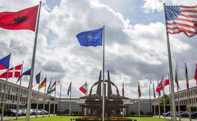 Нищую Украину примут в НАТО, когда откажется от Крыма