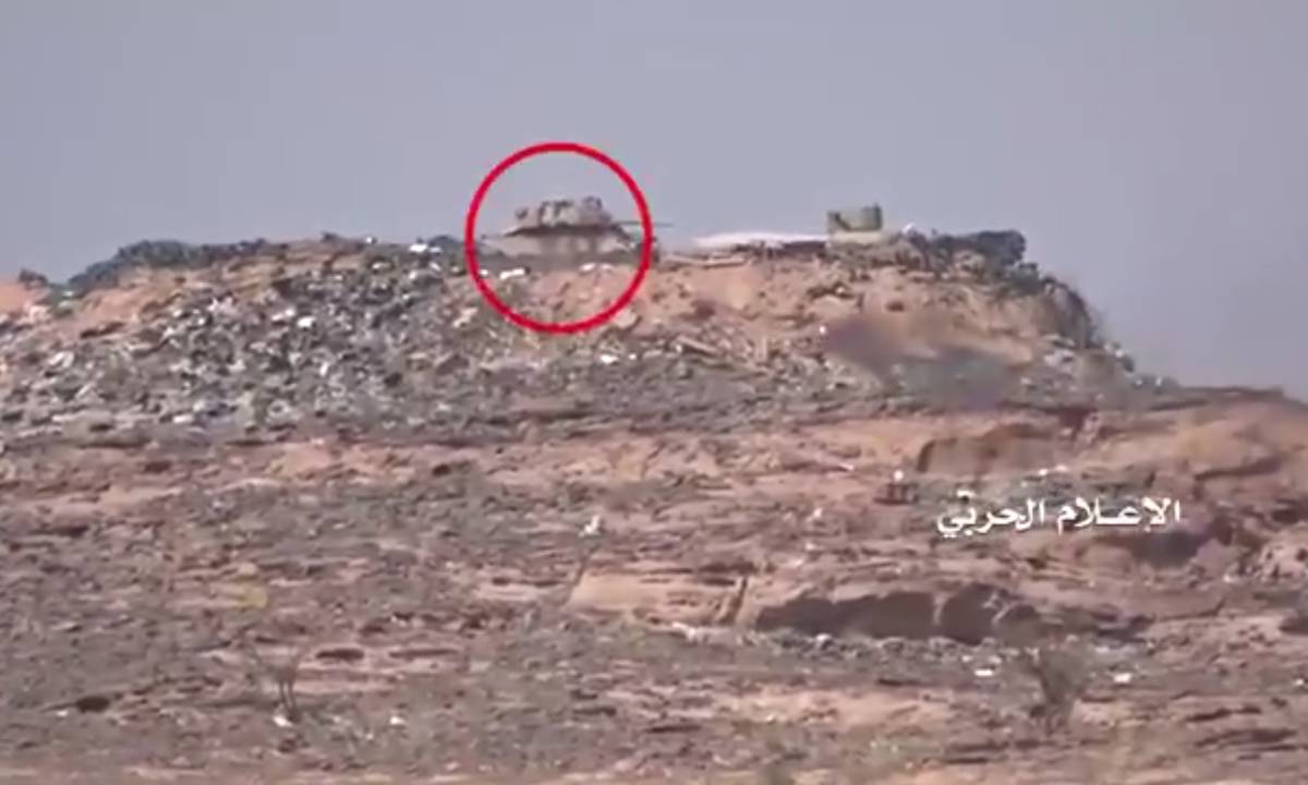 Хуситы сожгли БМП M2A2 Bradley при помощи ПТУР