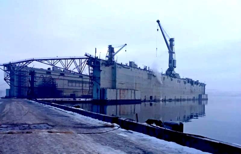 ЧП с «Адмиралом Кузнецовым»: плавучий док полностью ушел под воду