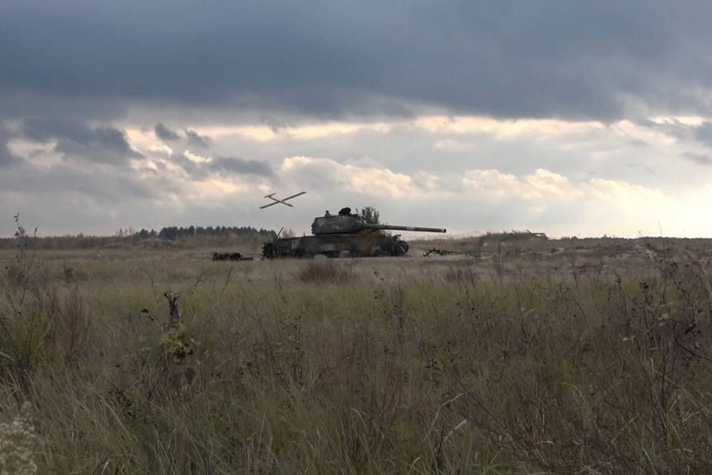 Испытания украинского дрона-камикадзе показали на видео
