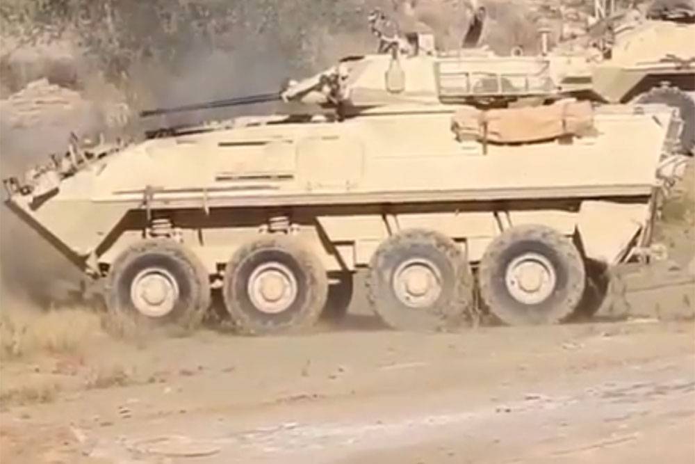 Попадание ПТУР в БМП LAV-25 производства США сняли на видео