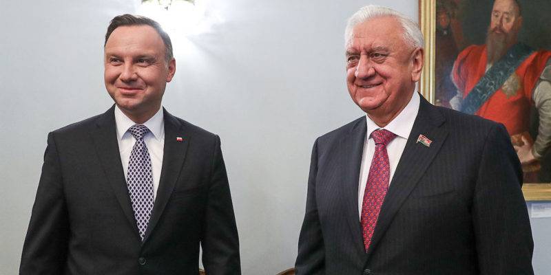Форт Трамп vs Форт Путин, или что стоит за визитом Мясниковича в Варшаву