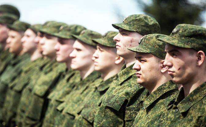 Всегда в строю: Пенсионерам продлили стаж, очередь за солдатами