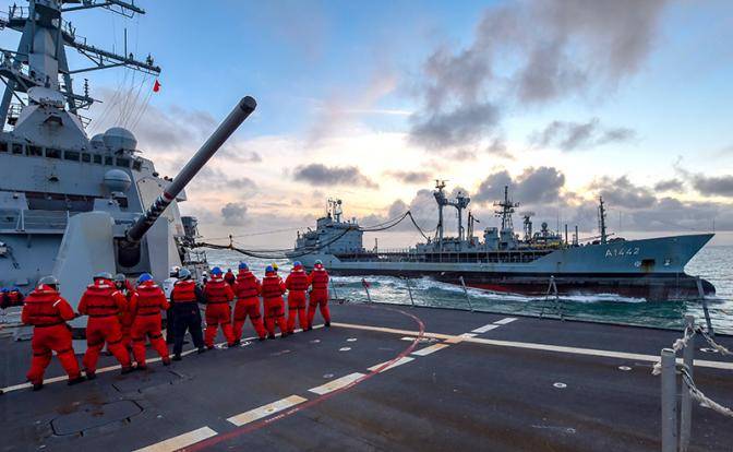 Россию берут в кольцо с Балтийского и Черного морей