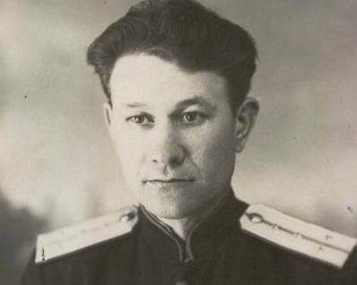 За линией фронта «Дуглас» был дважды подброшен вверх близкими разрывами