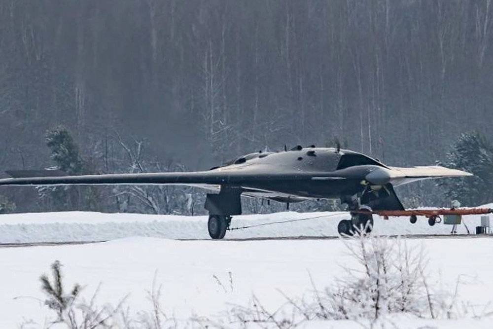 Анонс первого полета ударного "Охотника" не оставили без внимания в США