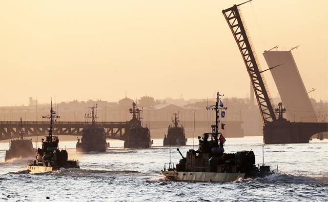 Непарадные расчеты в честь Дня ВМФ