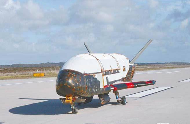 Российский малютка-киллер выслеживает на орбите американский Х-37