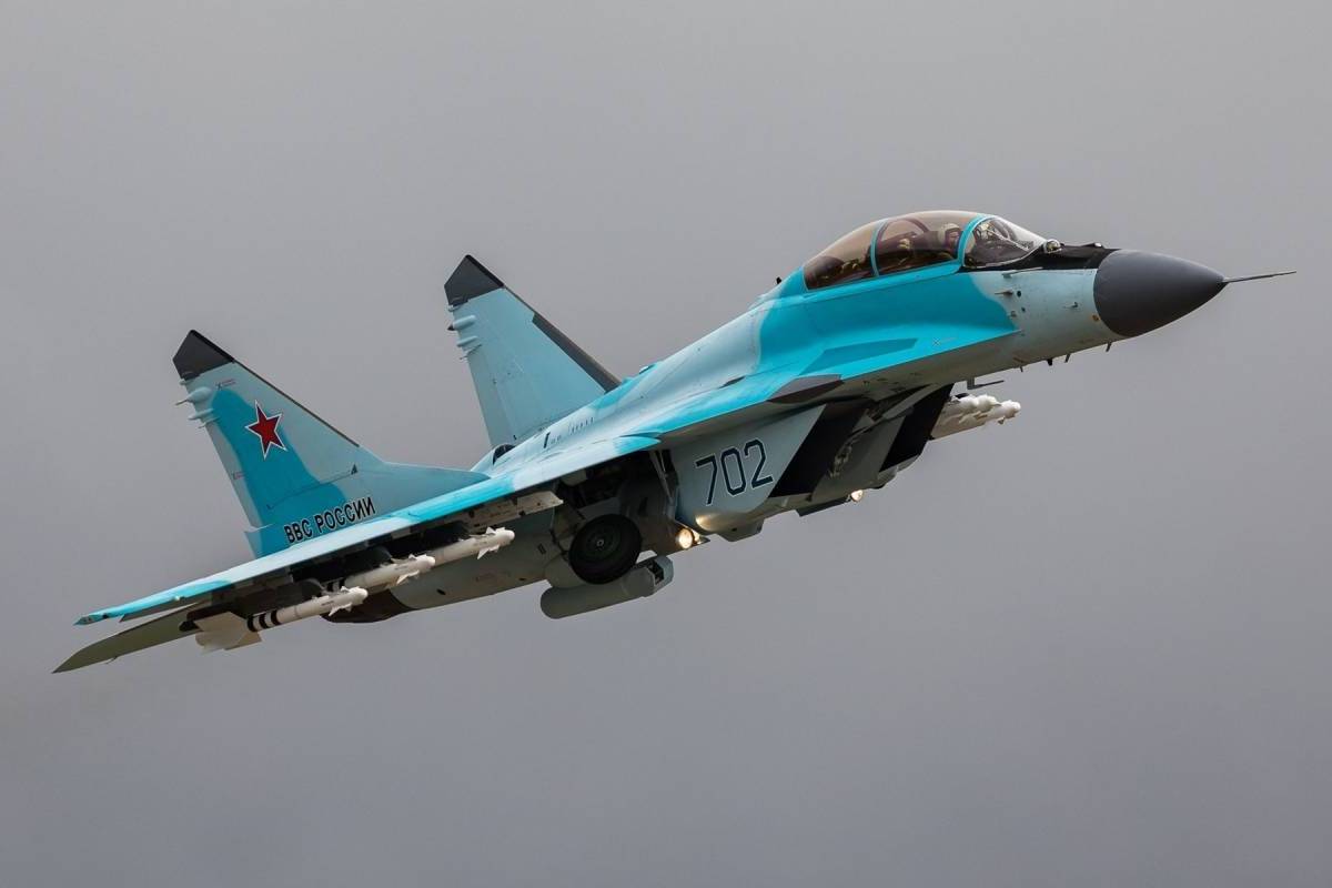 F-16 атакует наш МиГ-35 в индийском небе